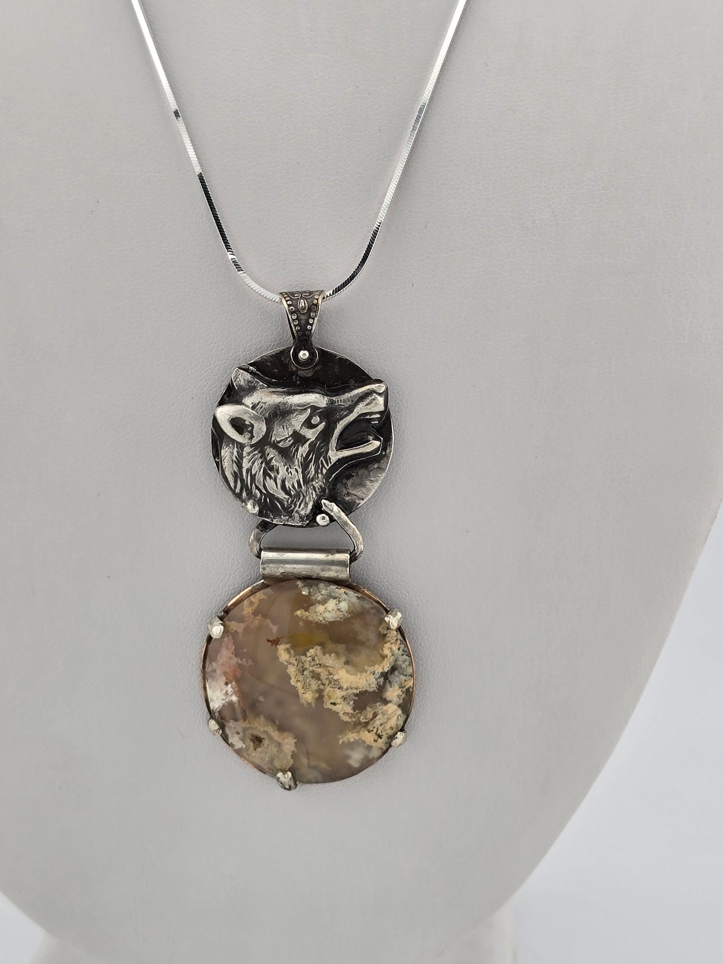 Werewolf Oregon Moss Agate Pendant - Howlin' at the Moon