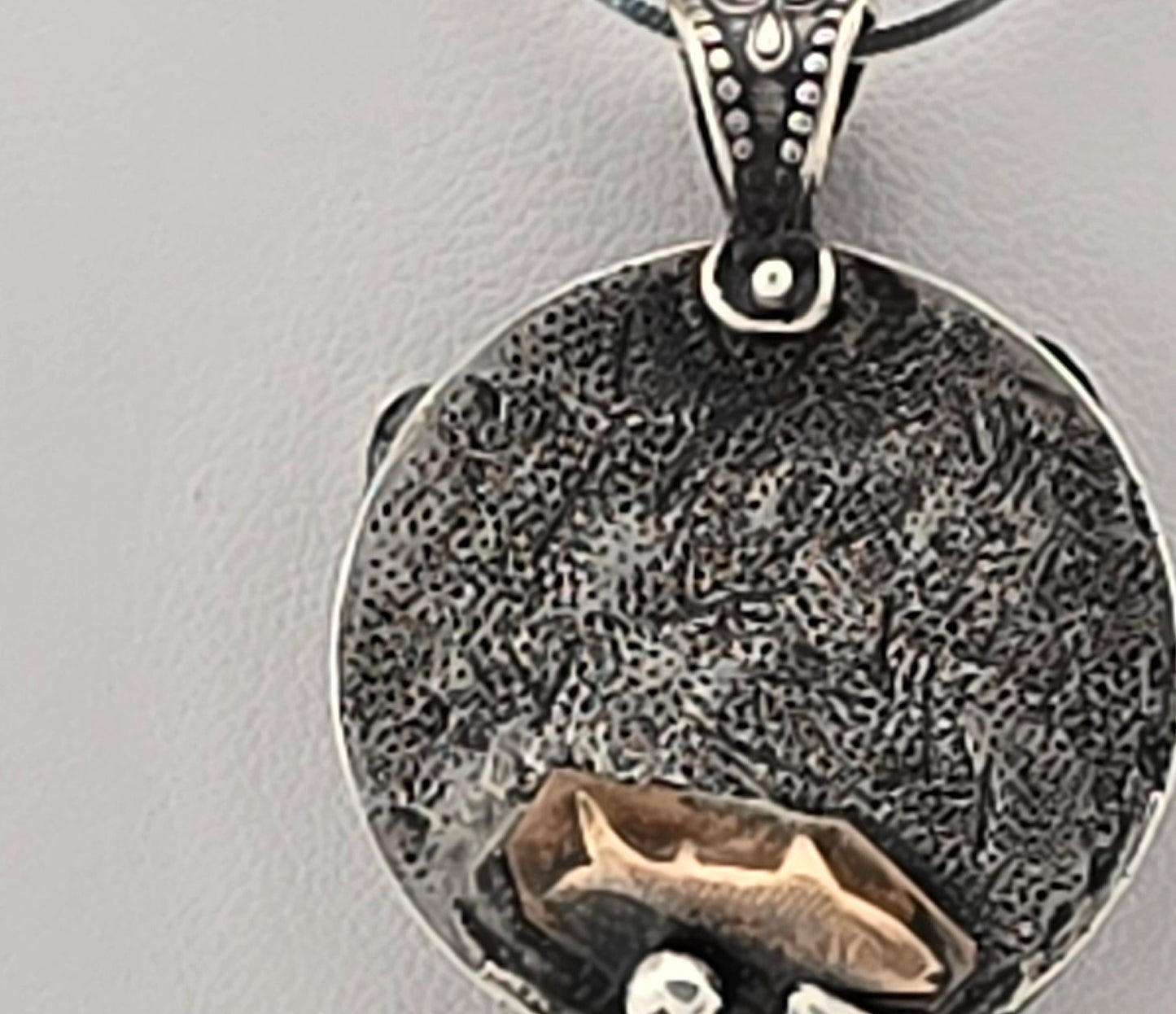 Werewolf Oregon Moss Agate Pendant - Howlin' at the Moon